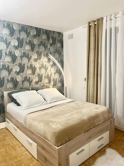 Proche Chateau De Versailles Avec Balcon Vu Sur Une Foret Et Parking Gratuit Pour 5 Personnes Maximum Bagian luar foto