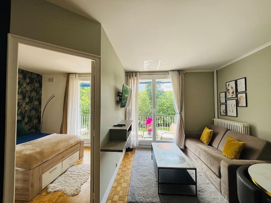 Proche Chateau De Versailles Avec Balcon Vu Sur Une Foret Et Parking Gratuit Pour 5 Personnes Maximum Bagian luar foto
